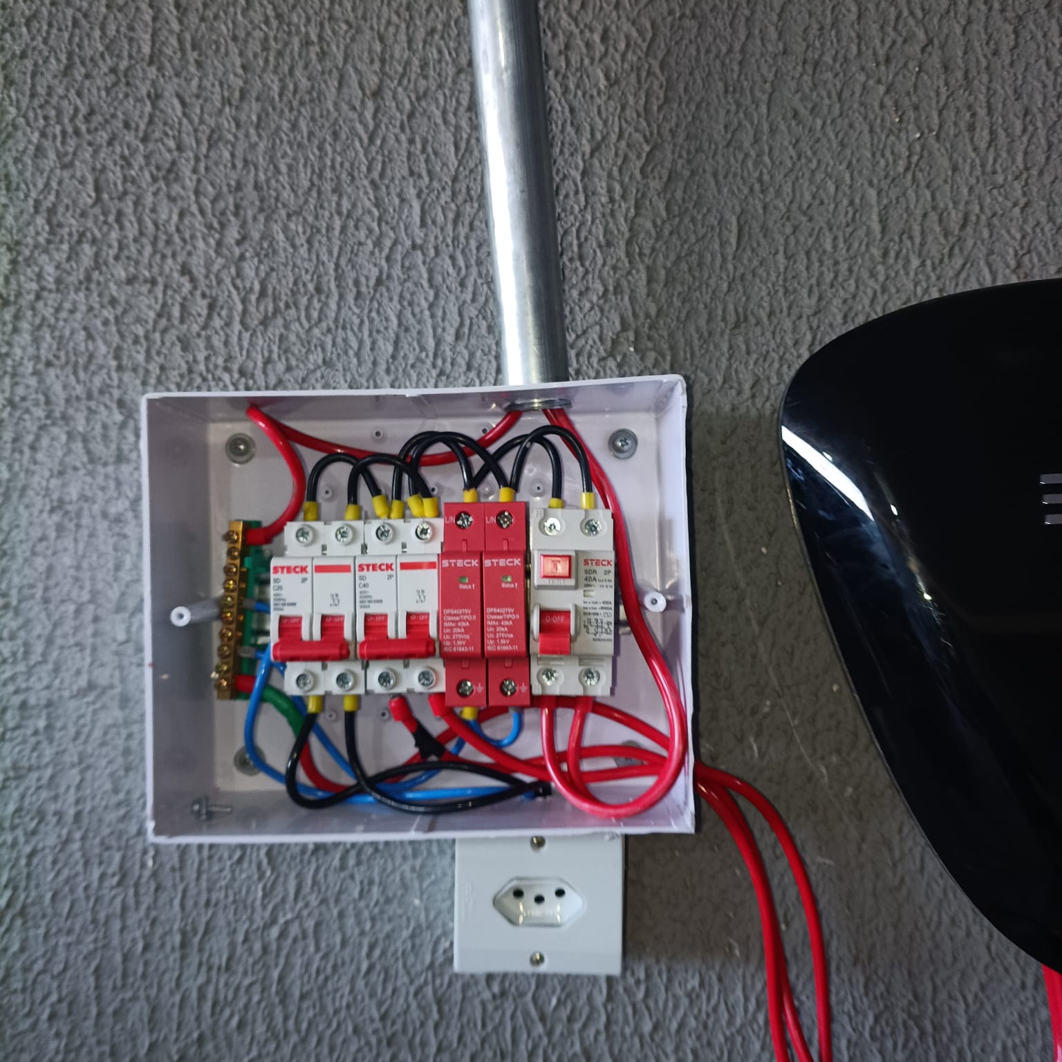 Carregador BYD instalado