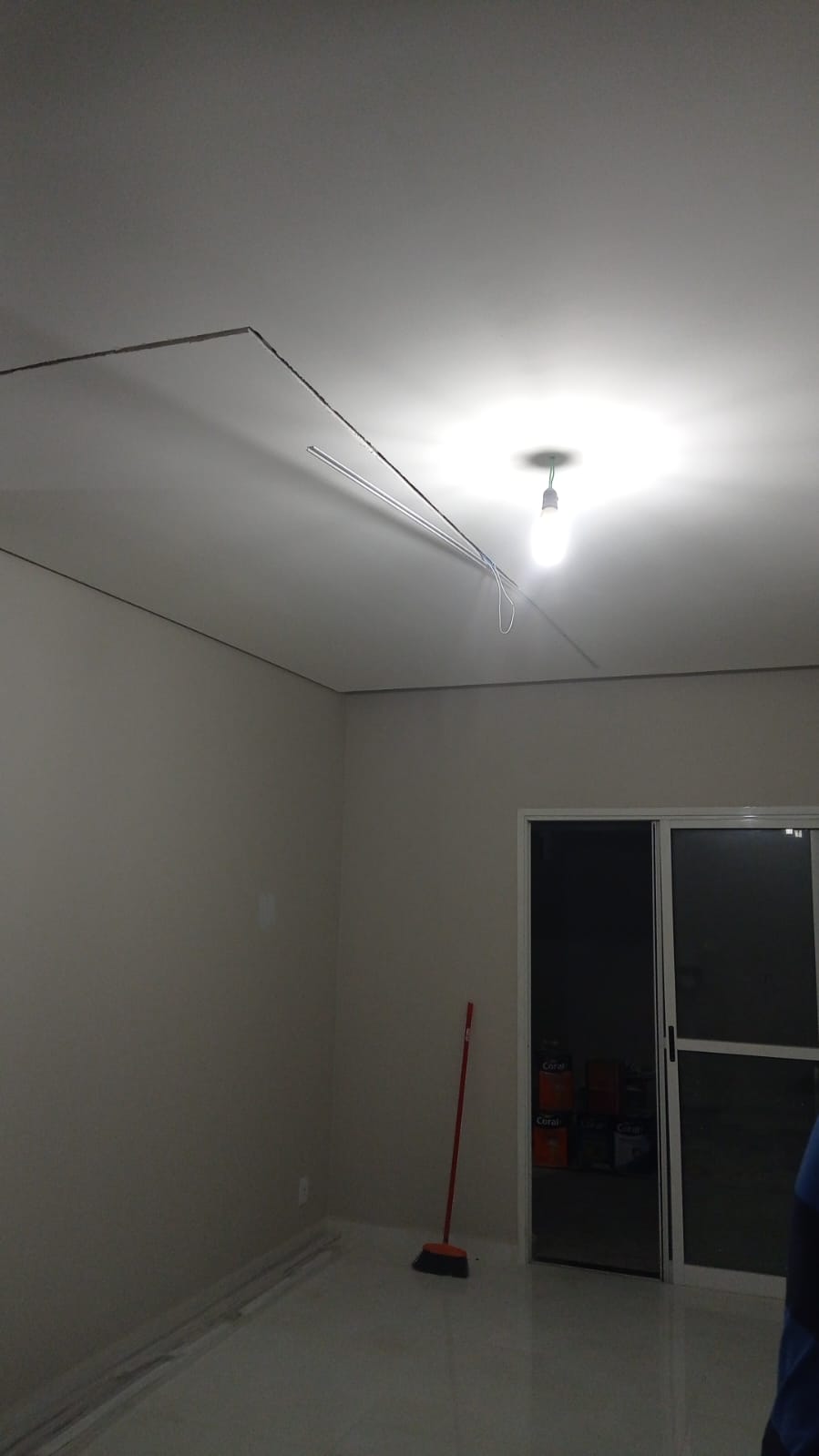 LED linear com acabamento profissional